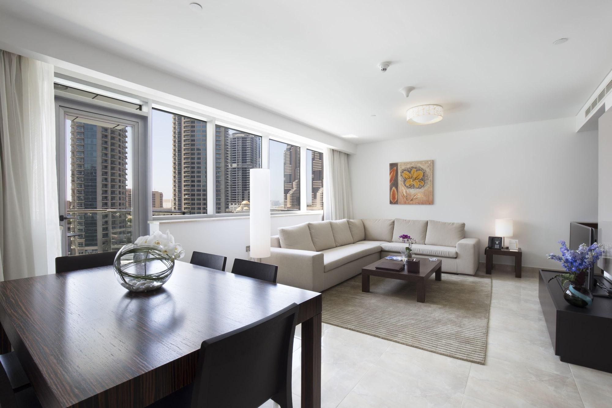 La Verda Suites And Villas Dubai Marina Εξωτερικό φωτογραφία A living room in a condominium
