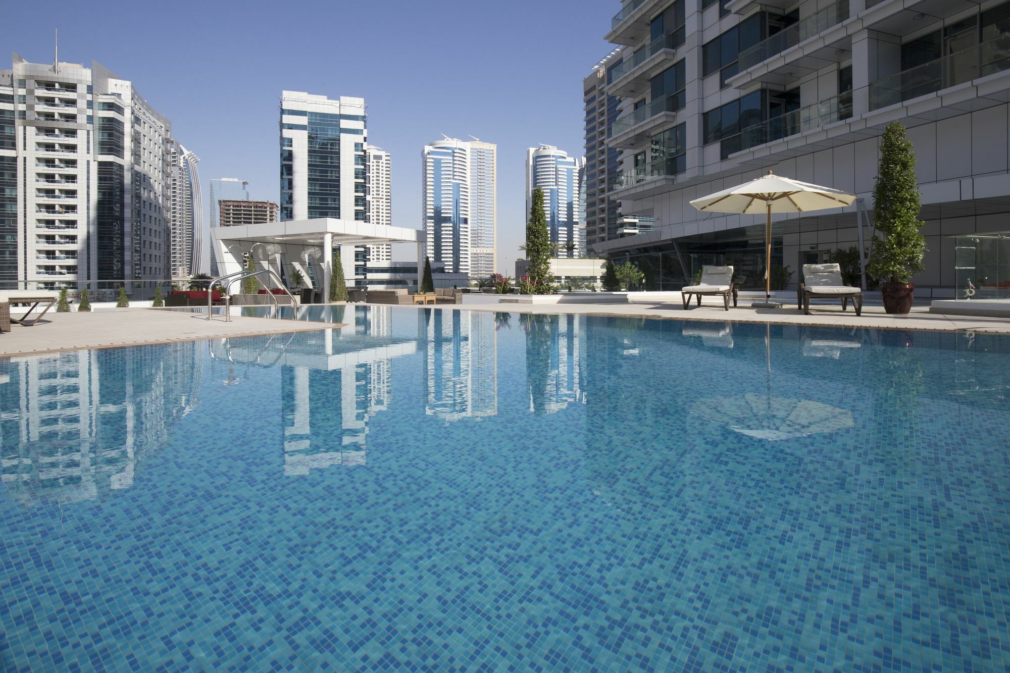 La Verda Suites And Villas Dubai Marina Εξωτερικό φωτογραφία Residential complex in the city