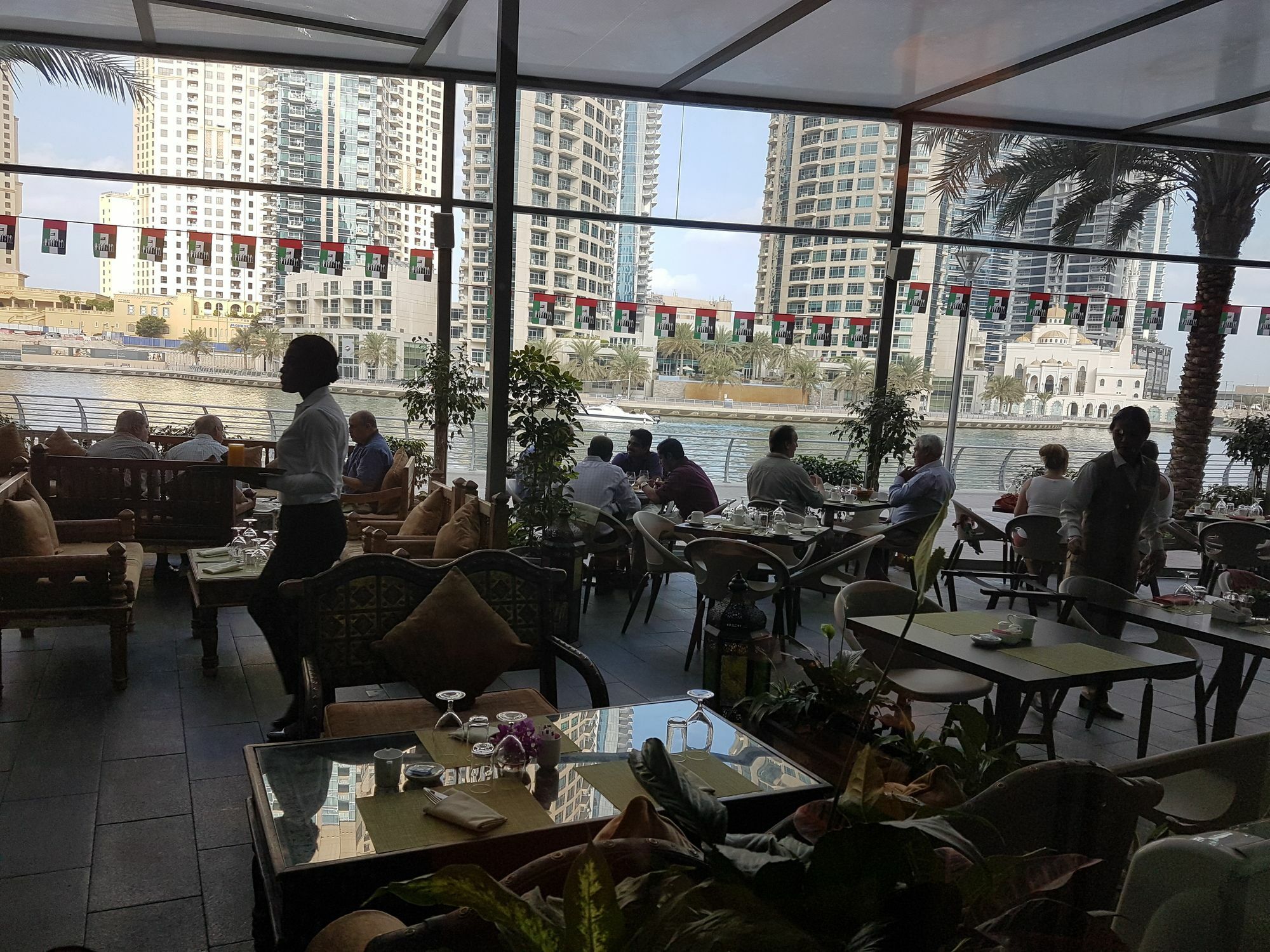 La Verda Suites And Villas Dubai Marina Εξωτερικό φωτογραφία The interior of the restaurant